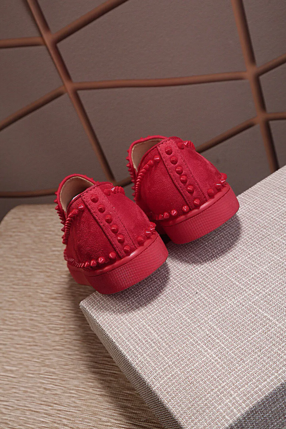 Men's shoes 💰: 438💰christian louboutin (CL red sole shoes) counter hot diamond series, casual sneakers for couples 📢 📢 📢 Exclusive hot style release🎈🎈💪Movable latex feet👻Finished outsole line [Proud]😝Female 35-40# Male 38#-46, global supply😝 [Top version]: Original imported cowhide frosted upper, top original leather lining, original molded TPU outsole, original 1:1 detail processing, original shoe last.